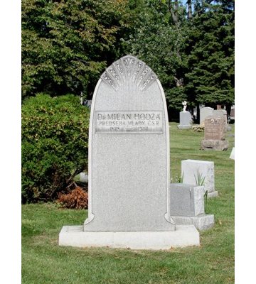 Monument over the grave of Milan Hodža at the Bohemian National Cemetery in Chicago.